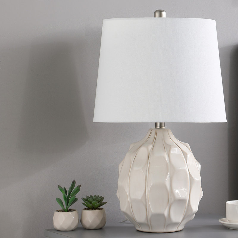 Lampe de table cascade festonnée 21,75 po en bord de mer crème / taupe