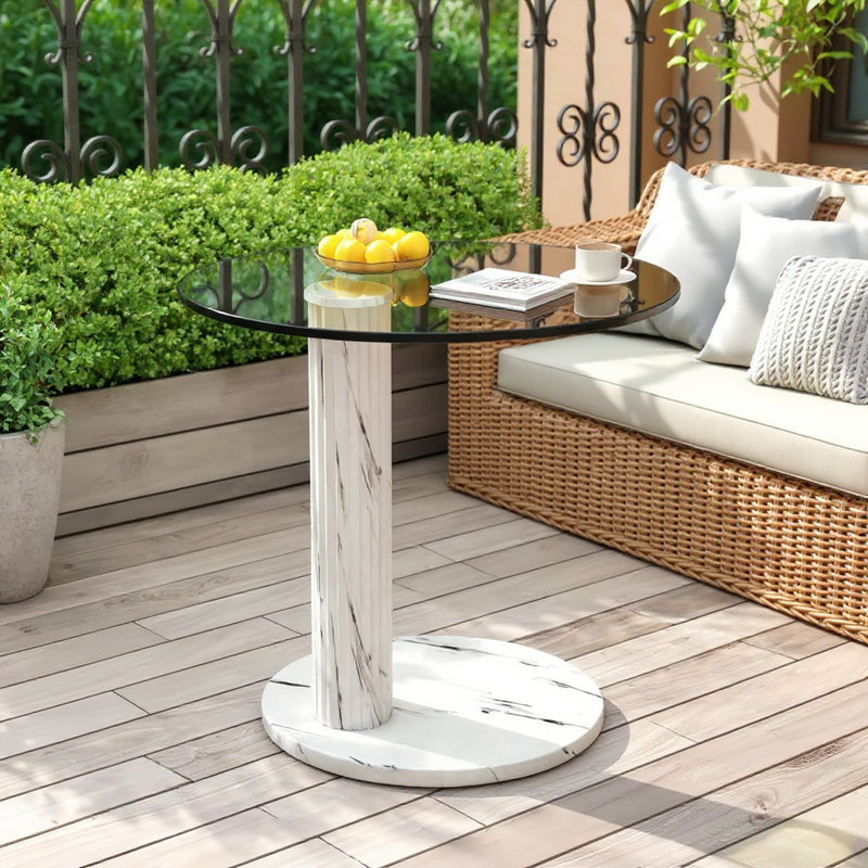 Table de bout ovale en forme de C, petite table d'appoint pour canapé, table de canapé avec panneau de fibres à densité moyenne, support en métal et plateau en verre trempé pour le salon, la chambre à coucher, le chevet