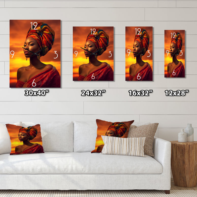 Horloge murale surdimensionnée d'une beauté africaine en tenue traditionnelle au coucher du soleil