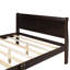 Lit plateforme en bois avec tête de lit et lattes en bois-502181194-502181195