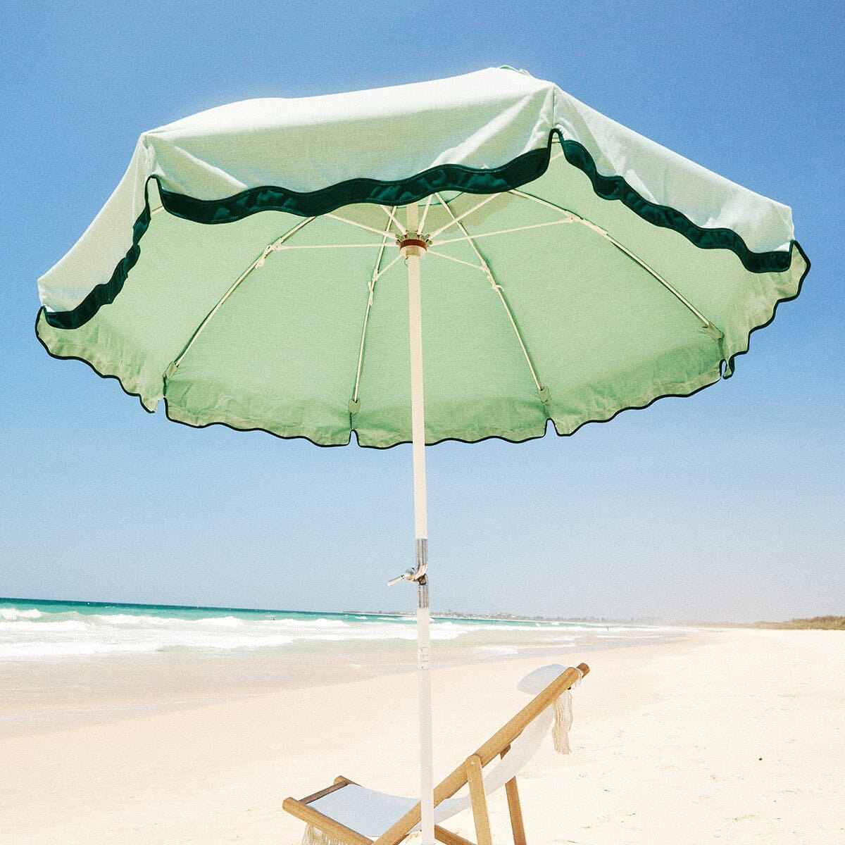 Club 6.6' Beach Umbrella, Rivie Green