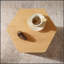 Table basse hexagonale en MDF - Autocollant aspect bois naturel, table d'appoint moderne entièrement assemblée pour petits espaces (salon/chambre)