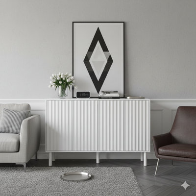 Buffet de rangement minimaliste avec cinq pieds en bois massif et finition crème, avec portes à cannelures et quatre portes avec tablettes intérieures réglables, dimensions: 55,1 po de longueur x 13,7 po de profondeur