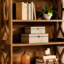 Bibliothèque classique en bois, tablettes élégantes, bibliothèque autoportante robuste
