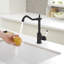 Robinet de lavabo vasque de cuisine à poignée simple à un trou 360 °-106846402