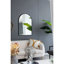 Miroir arqué en métal noir, un excellent ajout au miroir de la chambre à coucher
