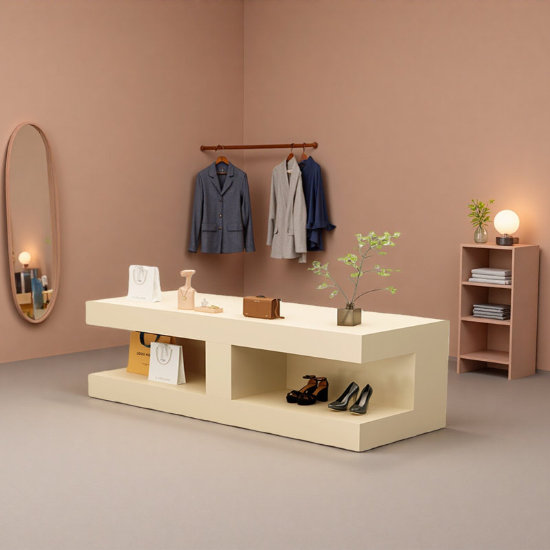 Présentoir dans le magasin de vêtements, Cream