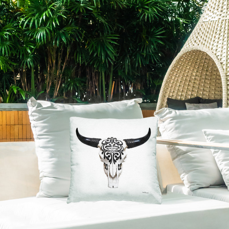 Coussin d'extérieur imprimé Fashion Brand Cow Skull par Amanda Greenwood