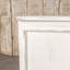 Armoire en bois robuste et élégante pour un rangement et une décoration polyvalents