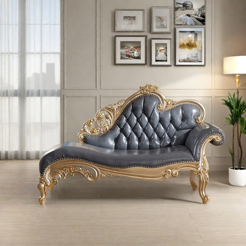 Chaise en bois massif sculpté tendance, Orienté à droite