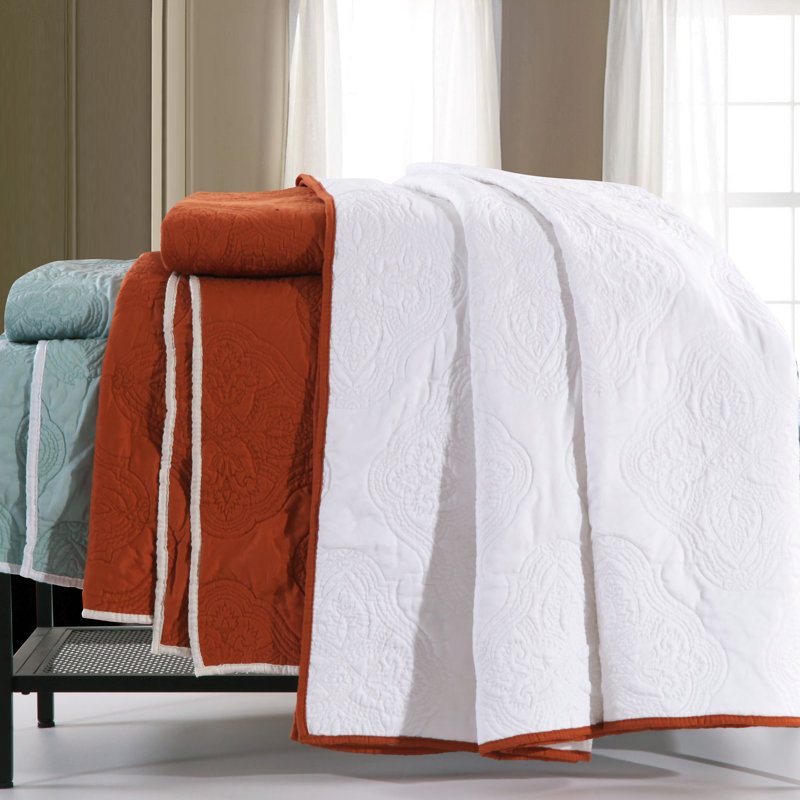Whisper White Twin Microfiber Medallion Quilt Set