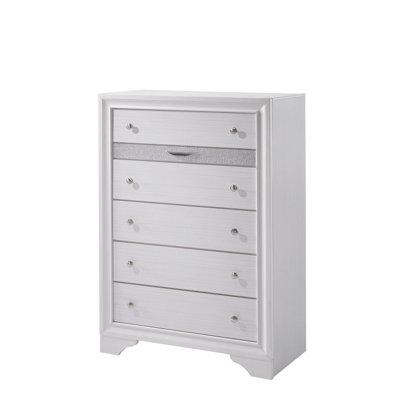 Meuble de chambre à coucher à tiroirs en queue d'aronde de style contemporain avec boutons à queue d'aronde et boutons argentés de style contemporain