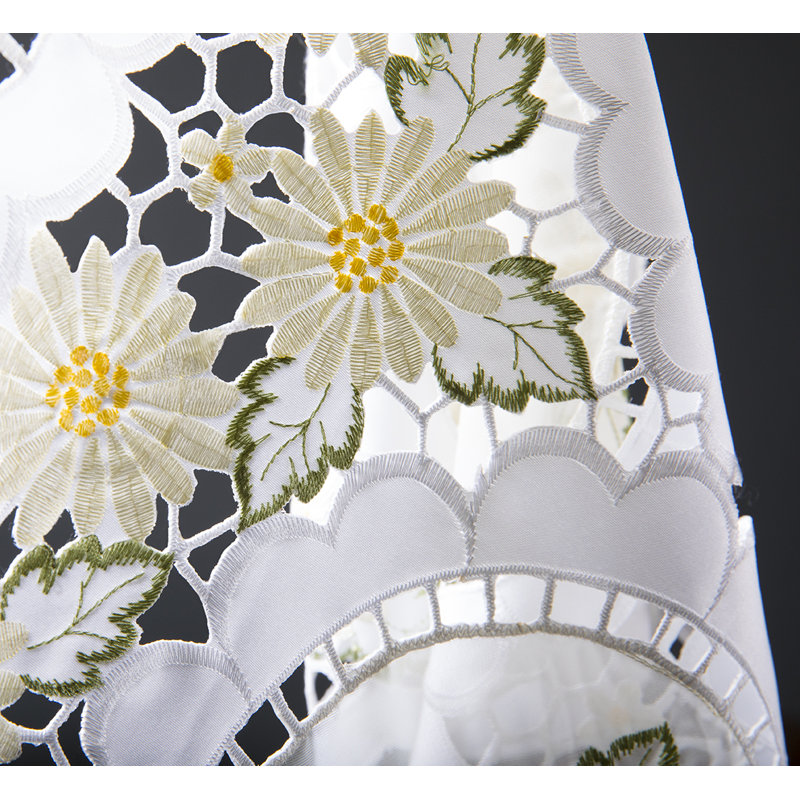 Surmatelas de table nappe brodé Sherell