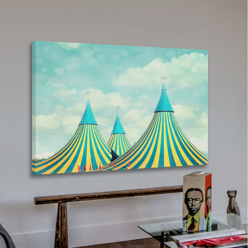 « circus tent 2 » par sylvia cook-reproduction de photo sur toile tendue, H 30 po x l 45 po x P 1,5 po