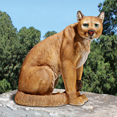 Statue american mountain cougar