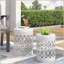 Charmante table de bout d'extérieur en métal au design élégant pour tout espace-1074664736