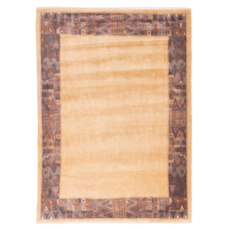Tapis beige Aurora 5 pi 7 po x 7 pi 7 po