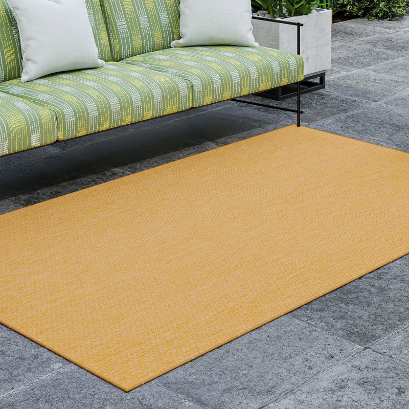 Tapis intérieur / extérieur Avaughn, Jaune, Rectangle 7 pi 10 po x 11 pi