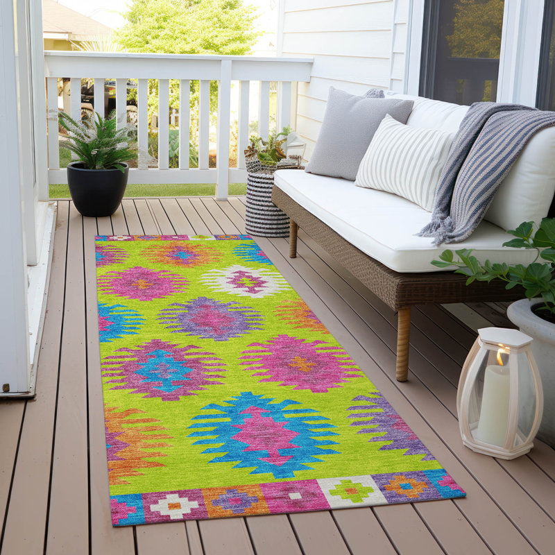 Tapis intérieur / extérieur en polyester tissé à la machine Chayden, Tapis de couloir 2 pi 3 po x 7 pi 6 po