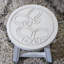Marchepied en bois sculpté, papillons, blanc antique-1280859093