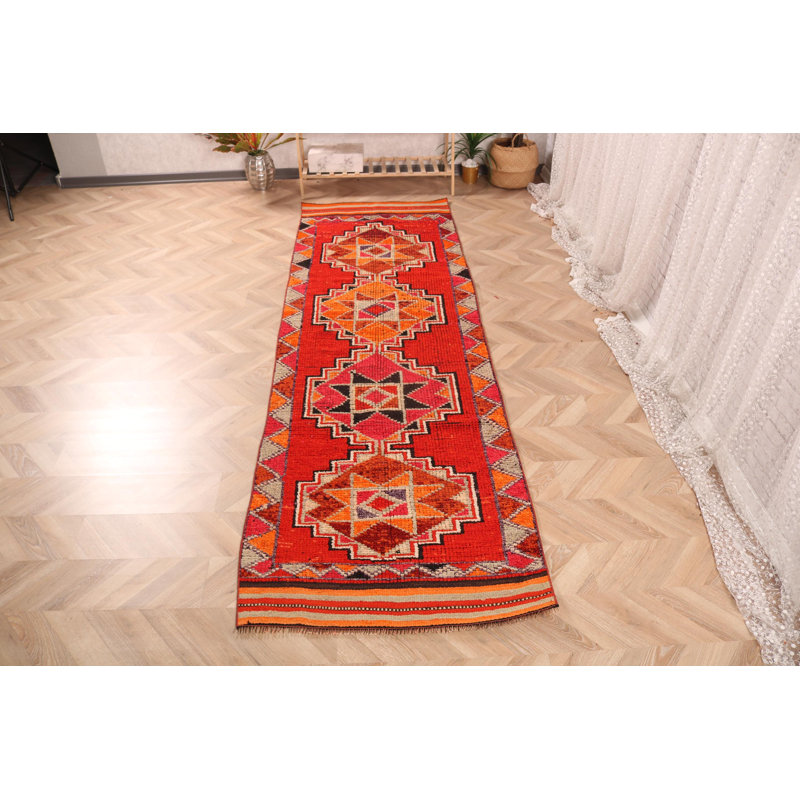 Le tapis kilim turc fabriqué à la main offre le mélange parfait de style bohémien pour la décoration de couloir