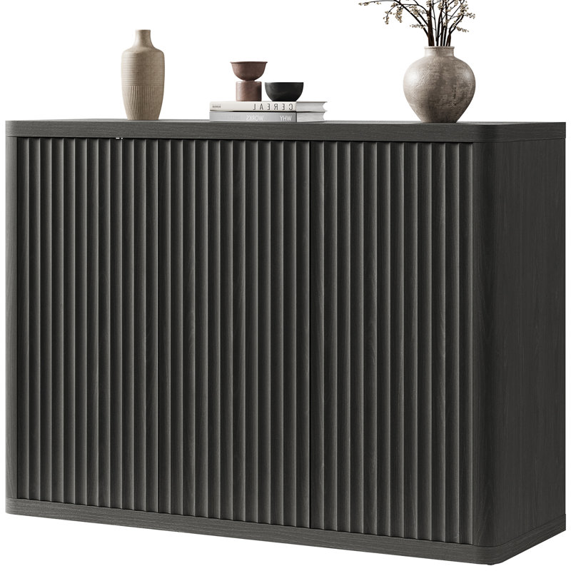 Buffet Cesiro l 46,65 po avec 3 portes cannelées et tablettes réglables, Aulne gris foncé