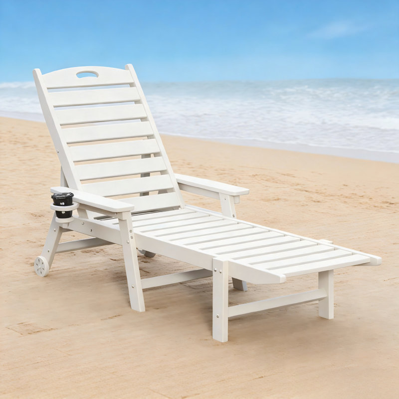 Chaise longue de patio réglable en Hdpe, design blanc moderne pour la détente au bord de la piscine