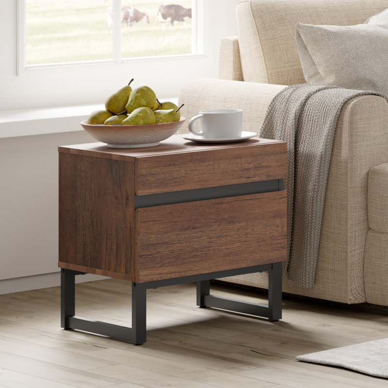 Table de bout moderne à 2 tiroirs Aadam, table de ferme, table d'appoint rustique en bois avec pieds en métal pour le salon, table de chevet pour la chambre à coucher