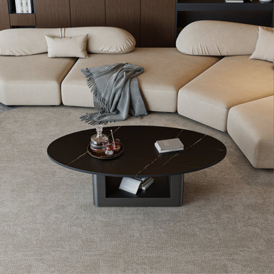 Table basse ovale moderne de 125 cm (49,2 po), plateau en pierre frittée imitation marbre, piètement minimaliste en métal sculptural, montage facile