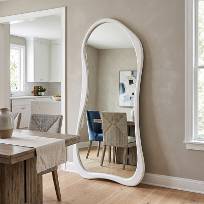 Miroir pleine grandeur courbé en bois blanc