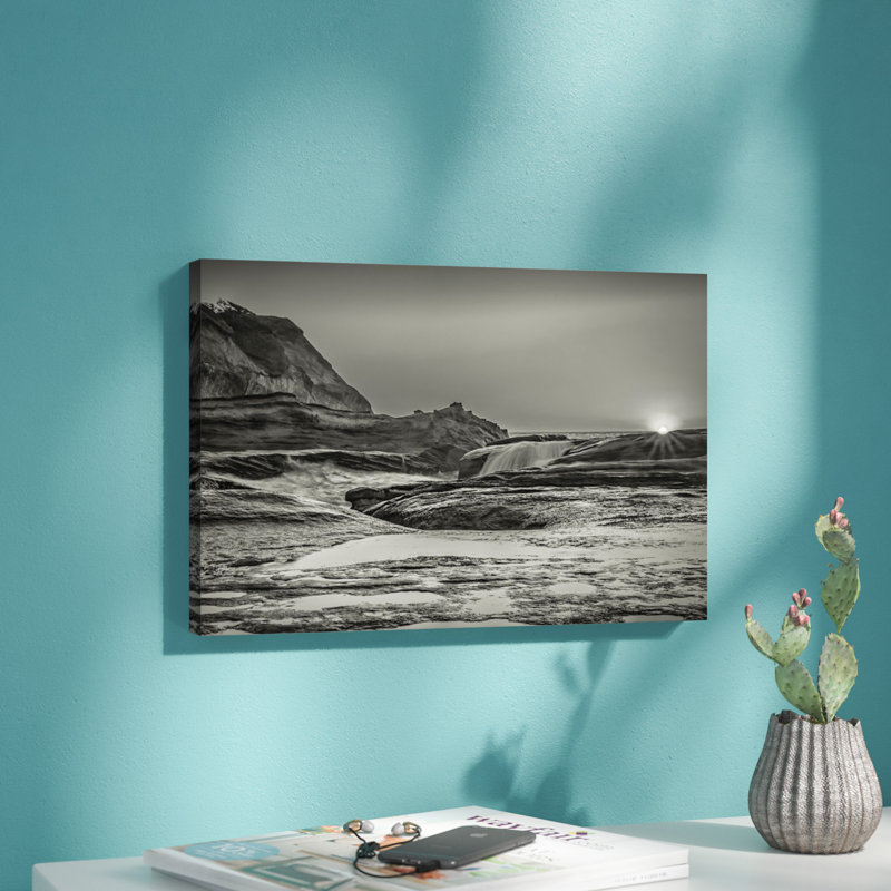 «Sundown over the Ocean Rocks» par Don Schwartz, reproduction de photo sur toile tendue, H 40 po x l 60 po x P 1,5 po