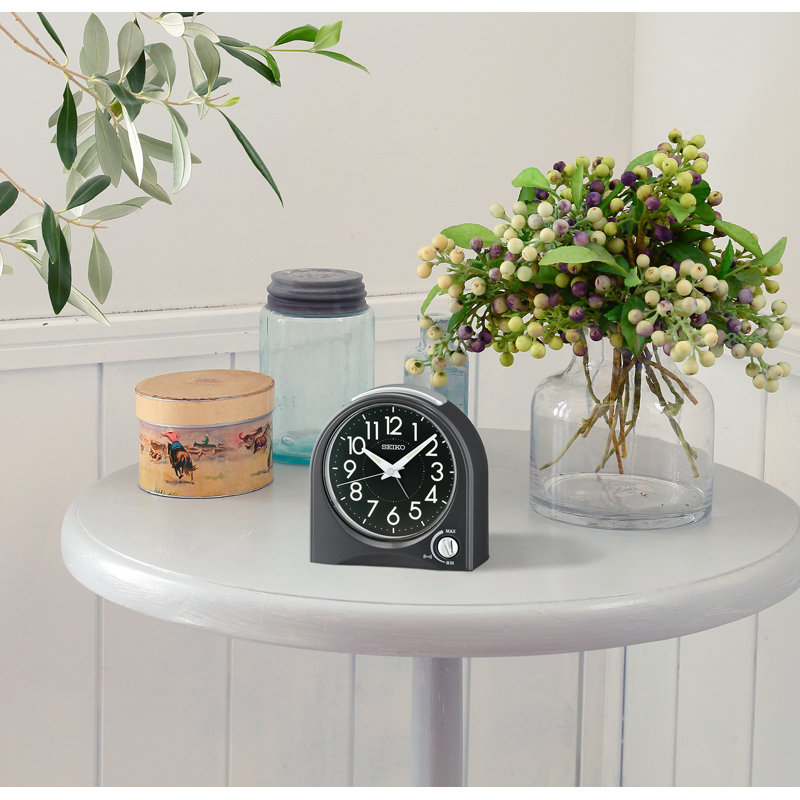 QHE204KLH Alarm Clock, Black, Black