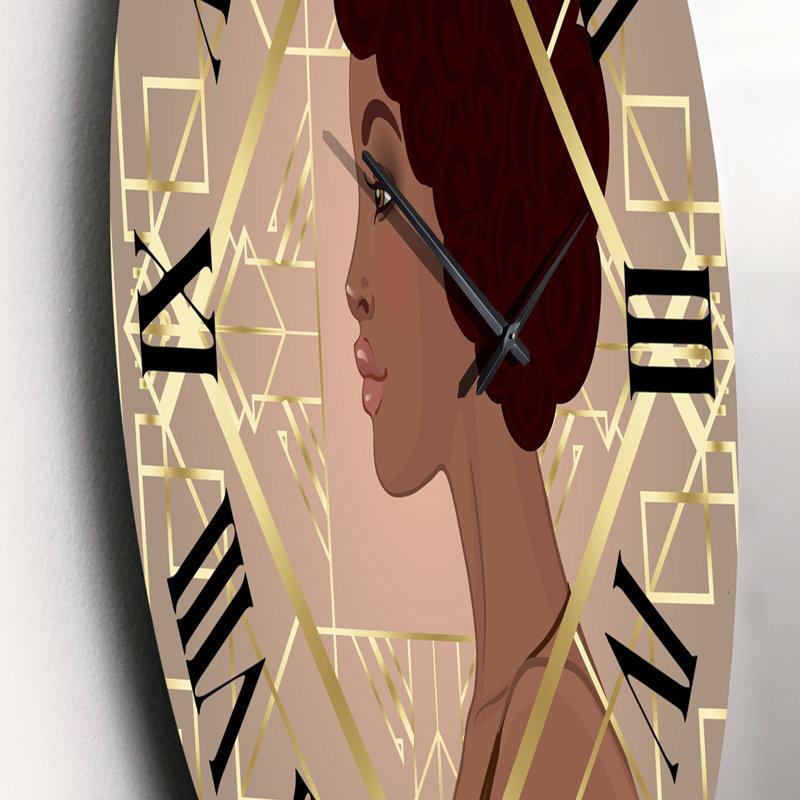 «Retro Women In Golden Art Deco Geometrics II» - horloge murale moderne, Moyenne