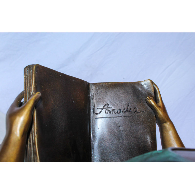 Sculpture bronze, lecture sur souche d'arbre, fille 14 po x 15 po x H 34 po