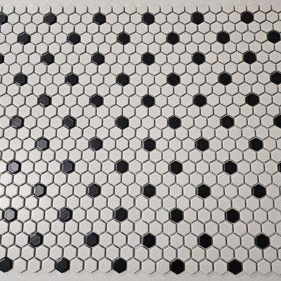 Carreau de mosaïque hexagone en porcelaine à pois noirs satinés