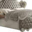 Lit tapissier capitonné ivoire et gris avec garniture cloutée Gracie Mills Madison King - très grand, gris et ivoire-693578