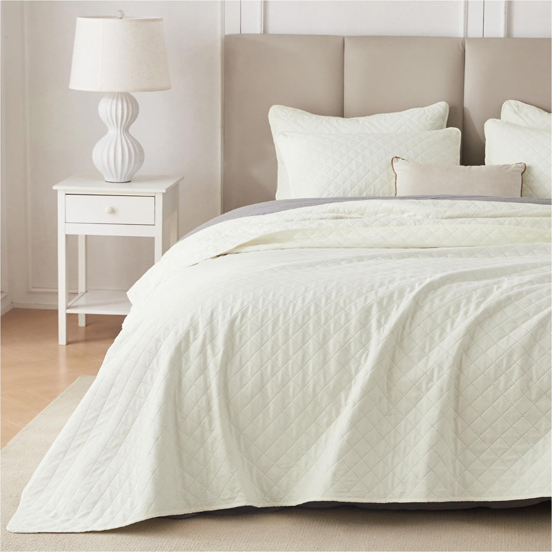 Homelike Moment Twin Quilt Set, Lightweight Quilts, Soft Beige, King Quilt + 2 Standard Shams, Diamond White