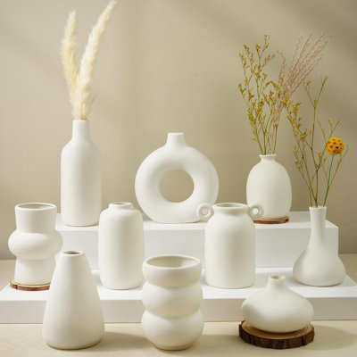 Petit ensemble de 10 vases à bourgeons en céramique blancs en vrac de style bohème campagnard moderne pour l'herbe de pampa, fleurs, vases en céramique blancs décoratifs pour la maison, décoration de table d'entrée