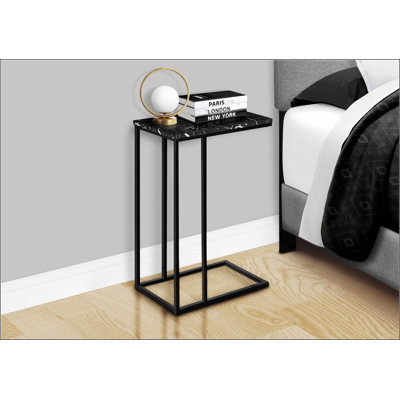 Table d'appoint en forme de C