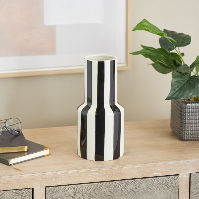 Vase décoratif en céramique Cole and Gray, Noir, H 11 po x l 5,15 po x P 5,15 po
