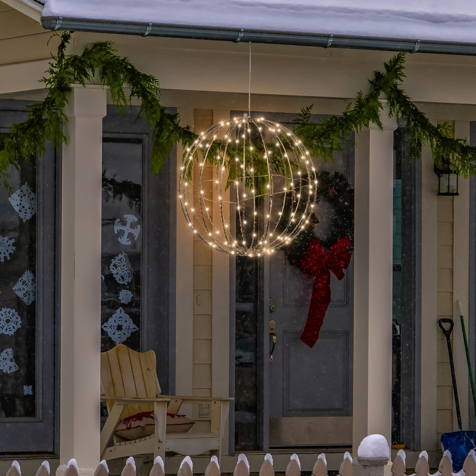 Lighted Sphere Outdoor Display, White
