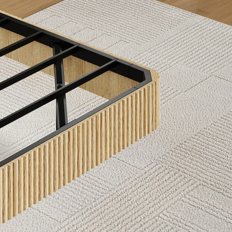 Structure de lit flottant pour grand lit, finition chêne, texture de bois ondulé, lumières DEL pour une ambiance douillette et tranquille, lattes métalliques robustes, structure de support cachée, éclairage personnalisable