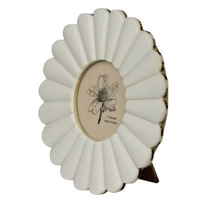 Scalloped Round Frame - 3”