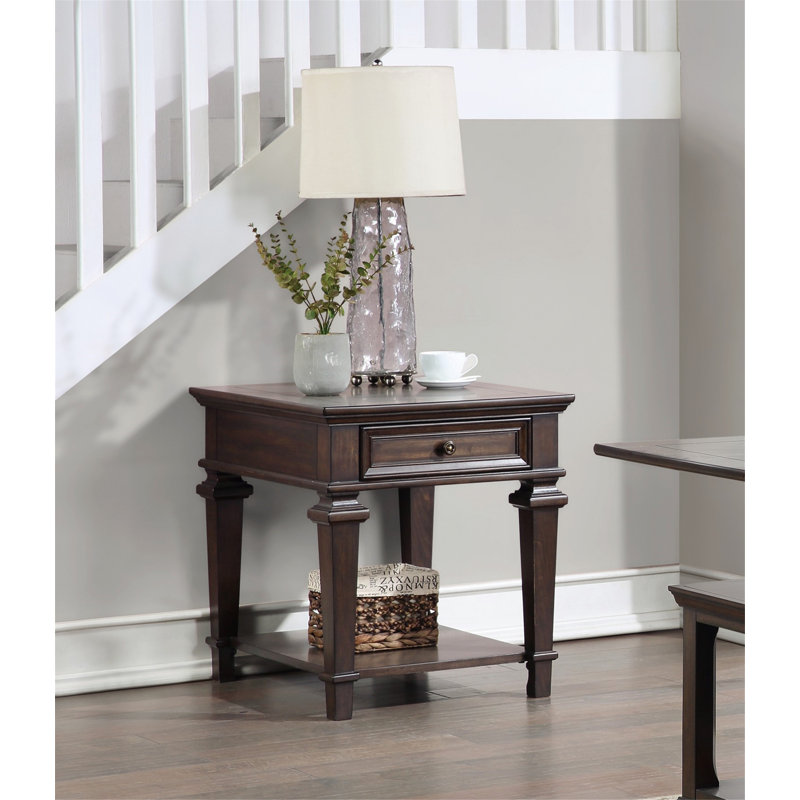 Charmante table de bout traditionnelle avec rangement pour rehausser le salon