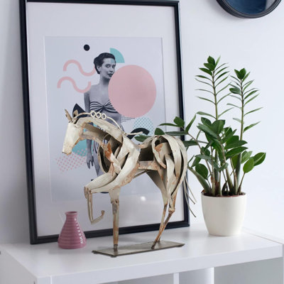 Statue de cheval en métal, sculpture artisanale moderne faite à la main, cadeau de décorations de statue en métal rustique pour bureau à domicile 