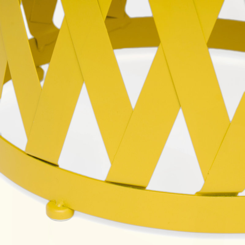 Charmante table d'appoint en fer pour les loisirs de plein air et un décor élégant, Jaune
