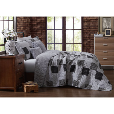 Evangeline Polyester Geometric Shapes Quilt