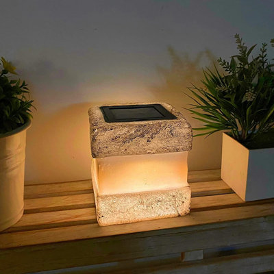Paquet de 2 lumières de roche solaire d'extérieur - Décorations de jardin solaires pour allées de sentier imperméables avec lumières DEL chaudes pour patio