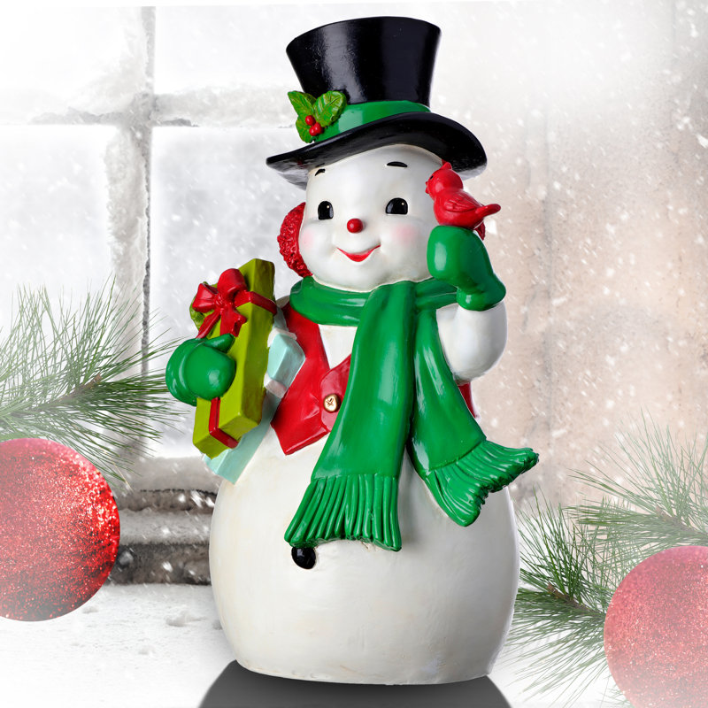 Bonhomme de neige tenant des cadeaux et un cardinal