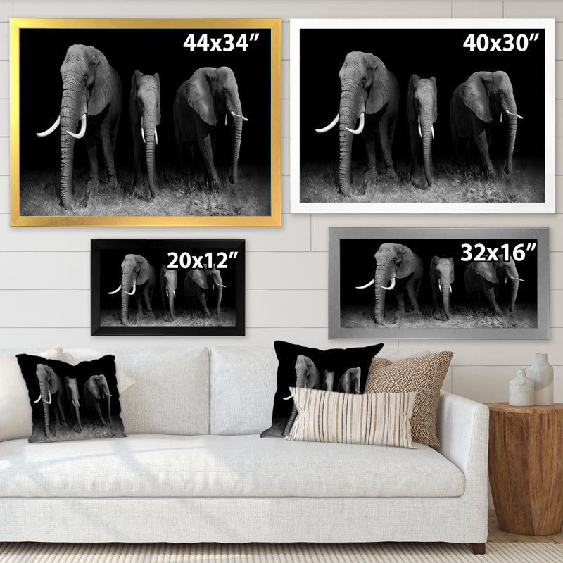 Éléphants en noir et blanc - art mural traditionnel sur toile, Cadre photo noir, H 8 po x l 12 po x P 1,5 po